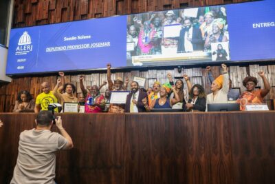 Movimento Negro Unificado lota a Alerj por Medalha Tiradentes