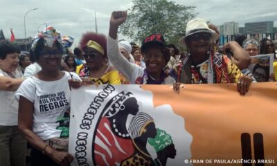 D.Maria Soares, de 101 anos, na marcha das mulheres negras